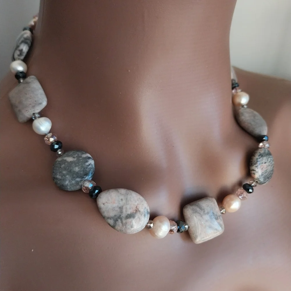 Stone and Freshwater Pearl Necklace - Picture 12 of 13